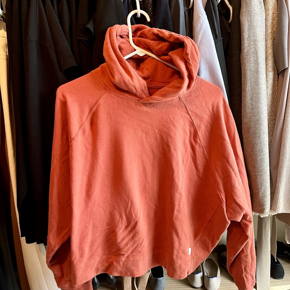 VUORI WOMEN'S SUNNYSIDE HOODIE, Color Cinnamon SMALL